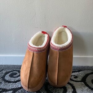 Warm Tan Slippers with Red Accent